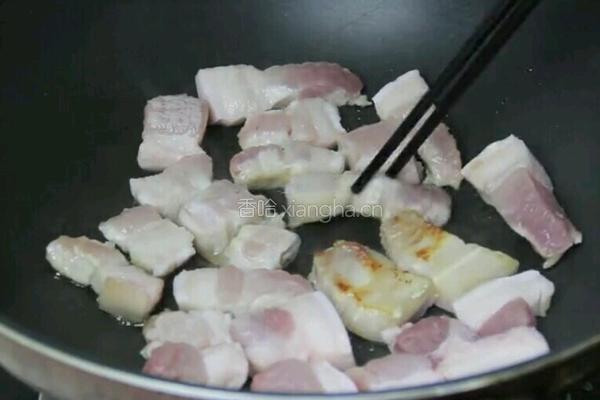 五花肉炖山药的做法图解3