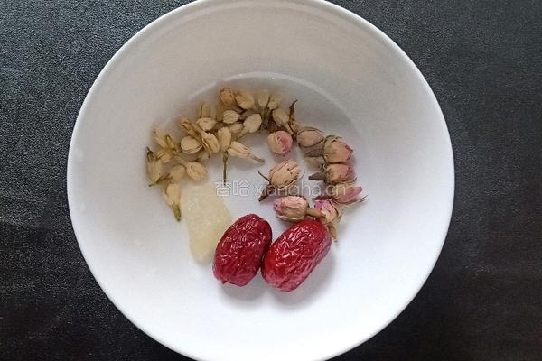 红枣玫瑰茉莉花茶的做法图解2