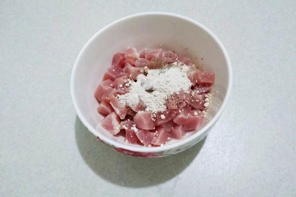 莴笋胡萝卜肉丁炒饭的做法图解3