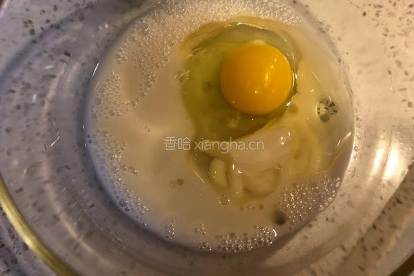奶油草莓松饼的做法图解2