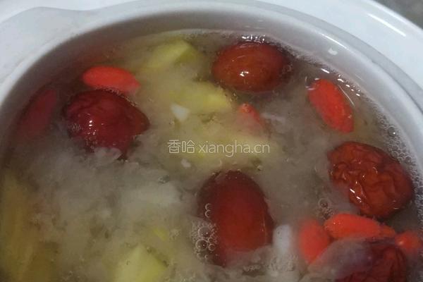 银耳莲子菠萝羹