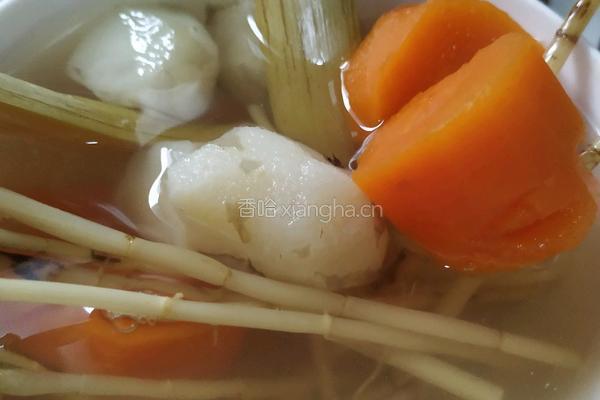 竹蔗茅根马蹄胡萝卜水的做法图解3