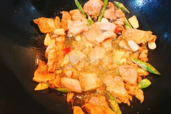 白蘑菇炒肉的做法图解7