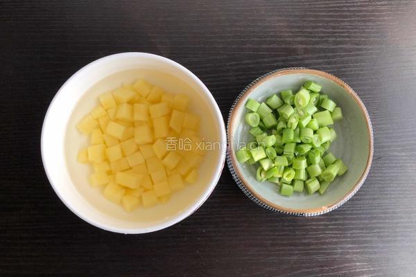 豆角焖饭的做法图解1