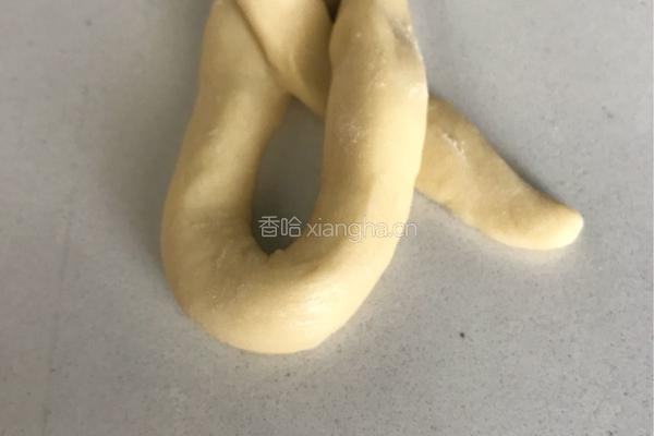 面包辫的手法（一辫单扣）的做法图解8