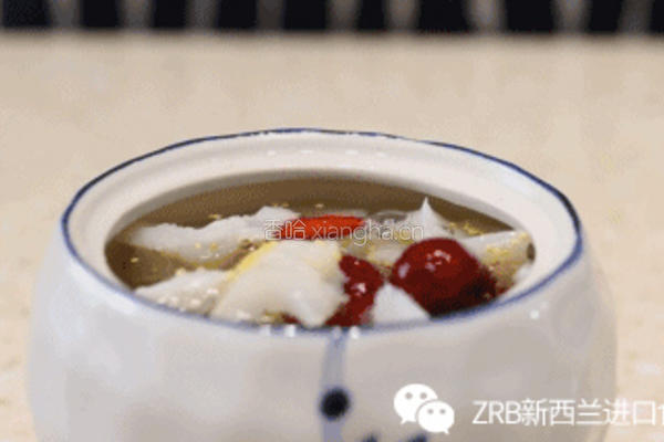 红枣枸杞小米新西兰花胶粥的做法图解2