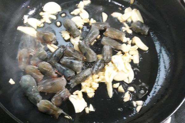 蒜香海鲜意面的做法图解8