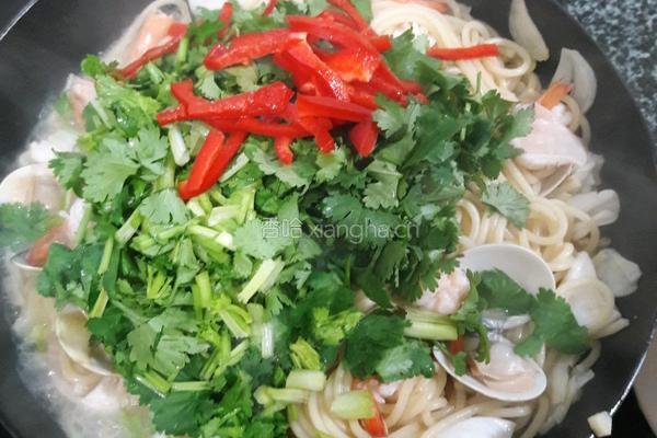 蒜香海鲜意面的做法图解13