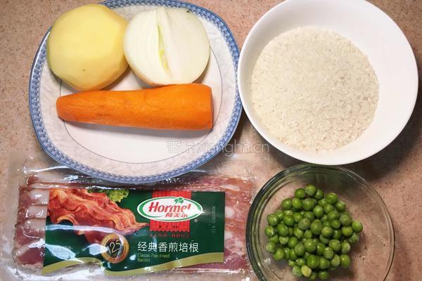 胡萝卜土豆焖饭的做法图解1