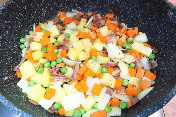 胡萝卜土豆焖饭的做法图解8