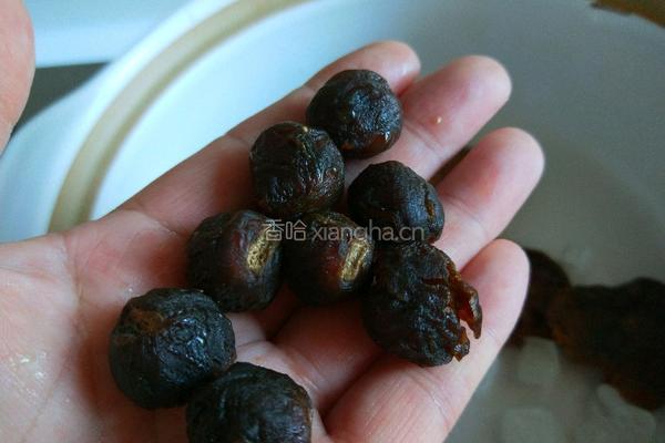 冰糖杏干桂圆茶的做法图解4