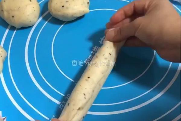  黑芝麻肠仔包的做法图解6
