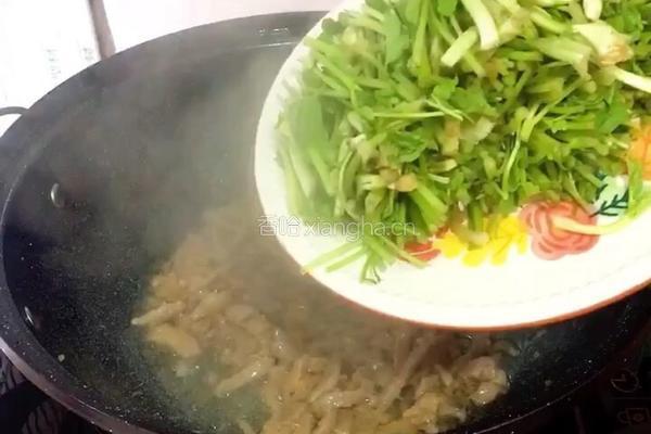 野芹炒肉丝的做法图解10