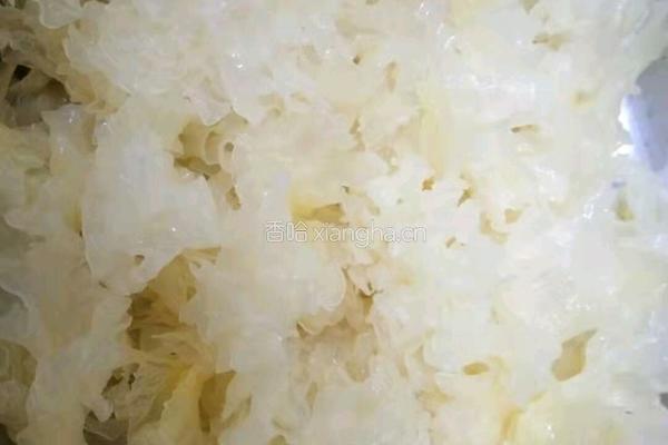 苹果银耳红枣枸杞汤的做法图解4