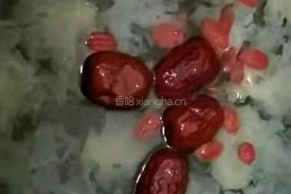 苹果银耳红枣枸杞汤的做法图解7