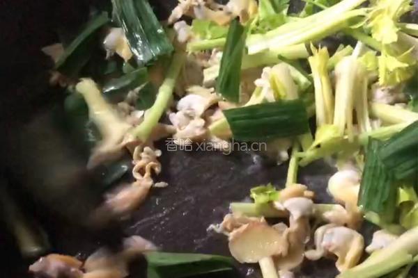 老干妈炒花甲的做法图解4