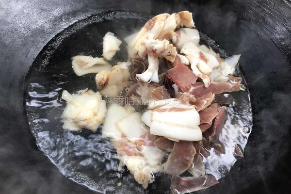 腊肉焖糯米粉的做法图解4