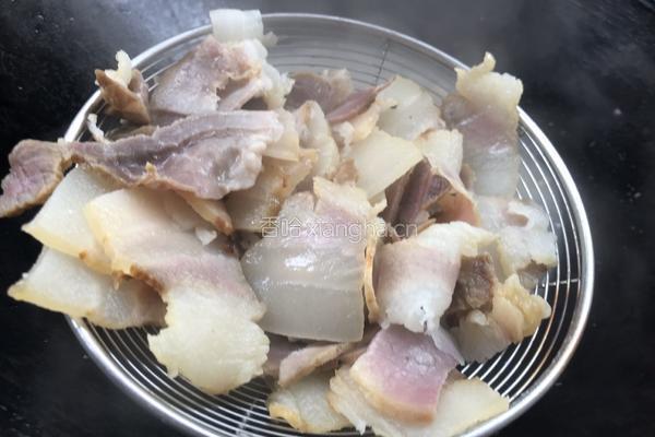 腊肉焖糯米粉的做法图解5