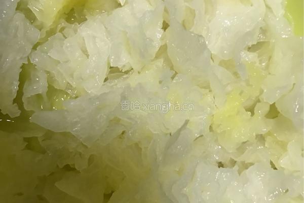 茨实银耳雪梨汤的做法图解3