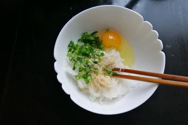 萝卜丝蛋饼～全方位营养的做法图解2