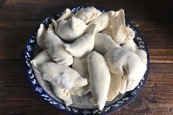 速煮饺子的做法图解1