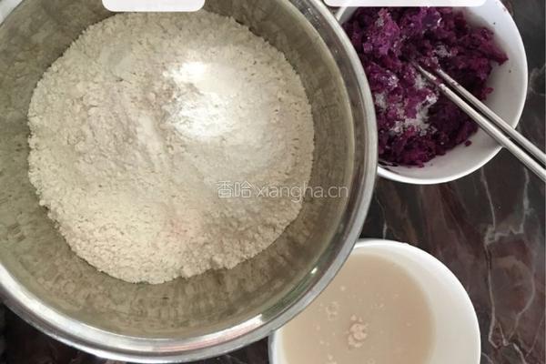 紫薯馒头的做法图解1