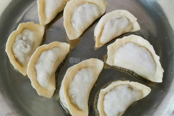 有冻饺 吃煎饺的做法图解1
