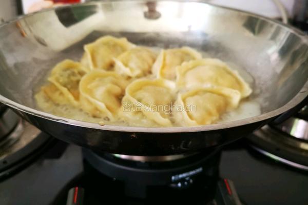 有冻饺 吃煎饺的做法图解7