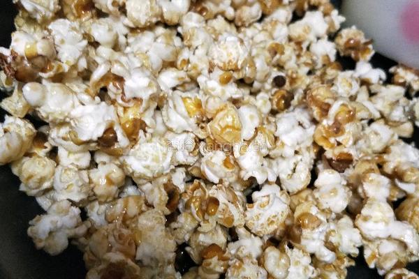 不粘锅版球形爆米花的做法图解4