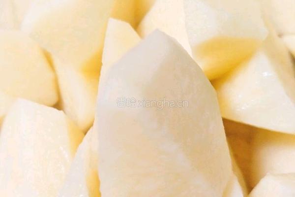 拔丝地瓜的做法图解1