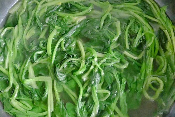 凉拌菠菜粉丝的做法图解2