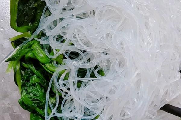 凉拌菠菜粉丝的做法图解3