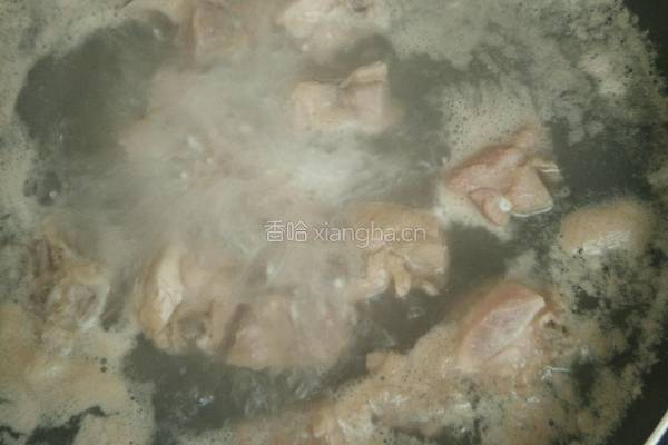 电饭煲莲藕胡萝卜排骨汤的做法图解2