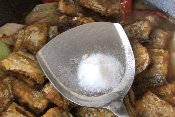 带鱼烧萝卜的做法图解14