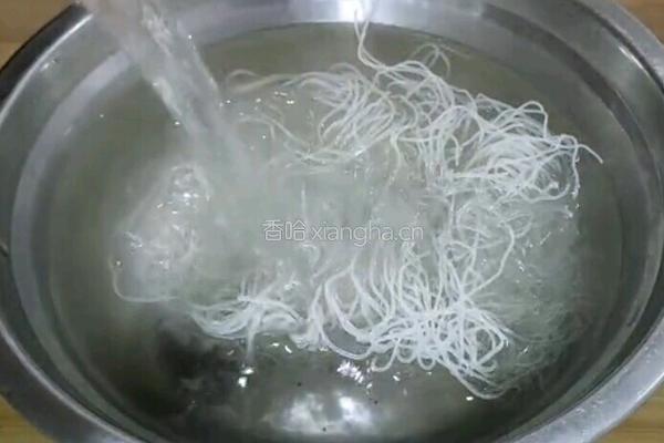 凉了不硬的韭菜盒子的做法图解2