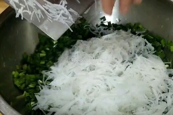 凉了不硬的韭菜盒子的做法图解4