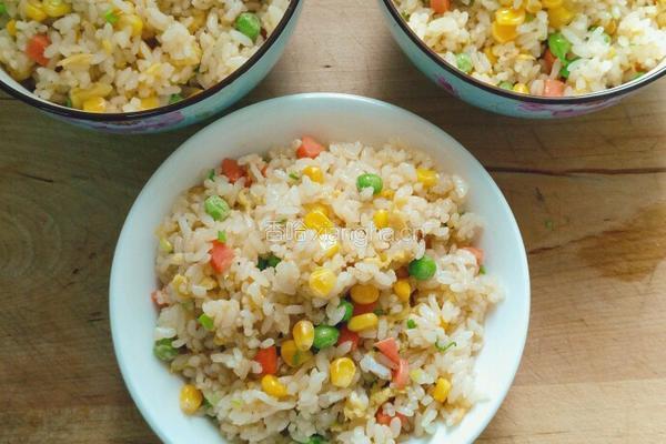 玉米豌豆鸡蛋火腿炒饭
