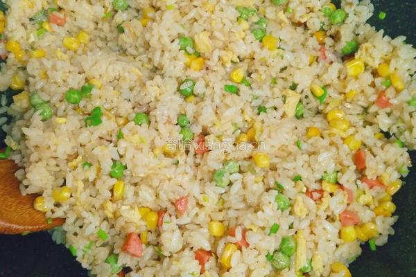玉米豌豆鸡蛋火腿炒饭的做法图解8