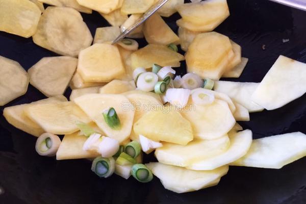 肉皮烧土豆片的做法图解6