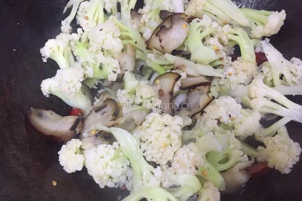 腊肉炒花菜的做法图解14
