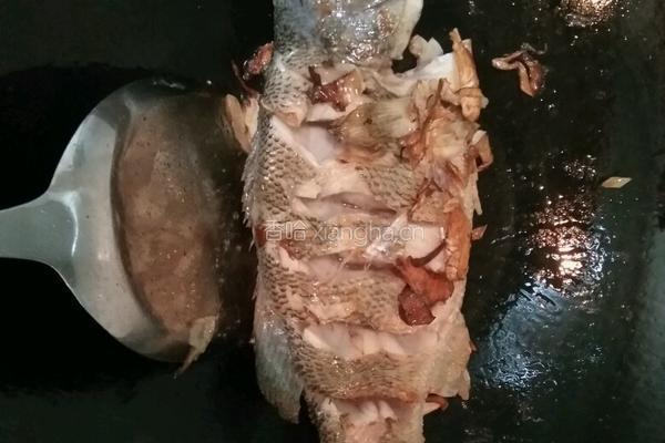 清炖鲈鱼豆腐汤的做法图解5