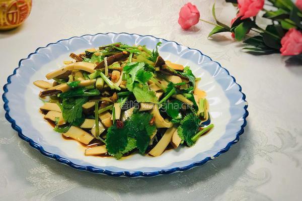 香菜鸡蛋干的做法图解1