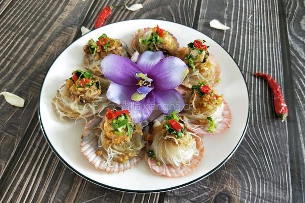 蒸蒜蓉粉丝扇贝的做法图解1