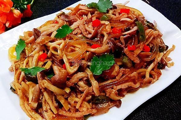 海鲜菇肉丝炒粉