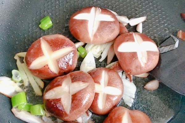 耗油香菇油菜的做法图解2