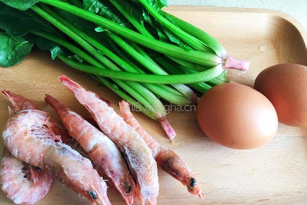 菠菜虾仁蒸蛋的做法图解1