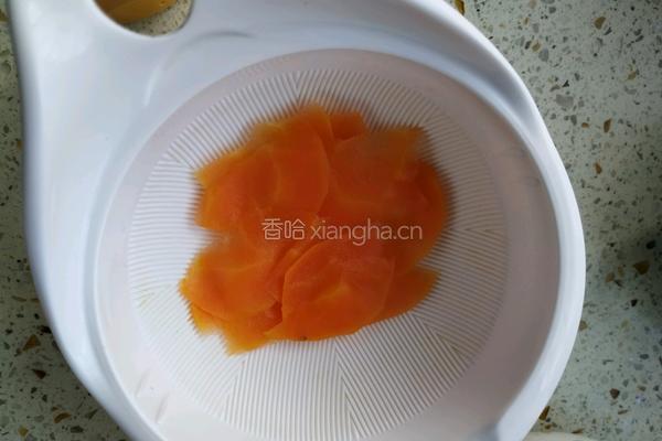 胡萝卜鸡蛋羹的做法图解3
