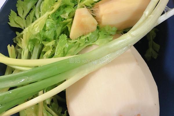  蒸香芹藕丁肉丸的做法图解1