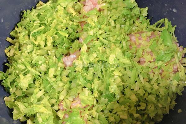  蒸香芹藕丁肉丸的做法图解5