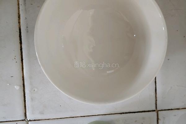 白糖蒸鸡蛋的做法图解1
